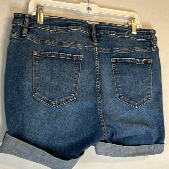 Vigoss Marley Mid Rise Double Cuff Whiskered Med Wash Distressed Short. Sz W14 - Picture 2 of 14